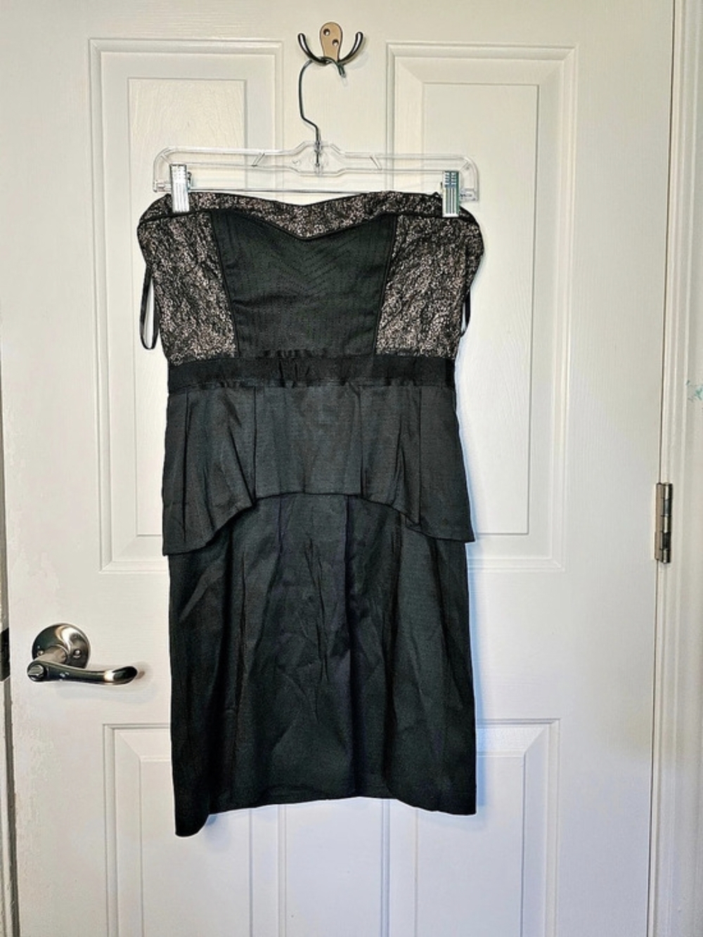 BCBGMAXAZRIA Black Lace Mini Dress Size Small (04)
